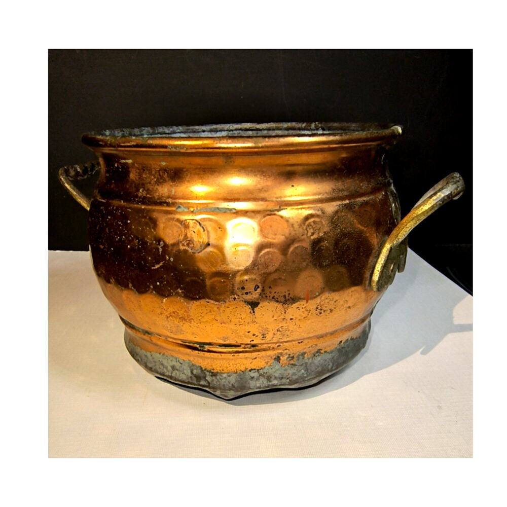 1589.  Old Copper Pot Planter Bowl Vase Hand Hammered Rustic